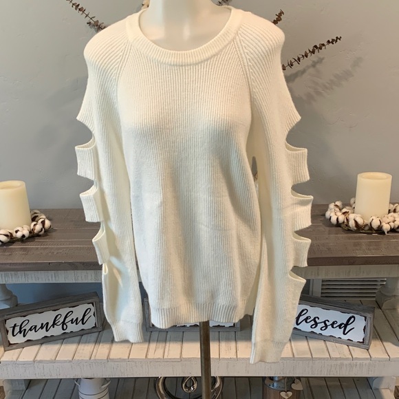 Elegant White Cut-Out Sweater - Picture 1 of 5